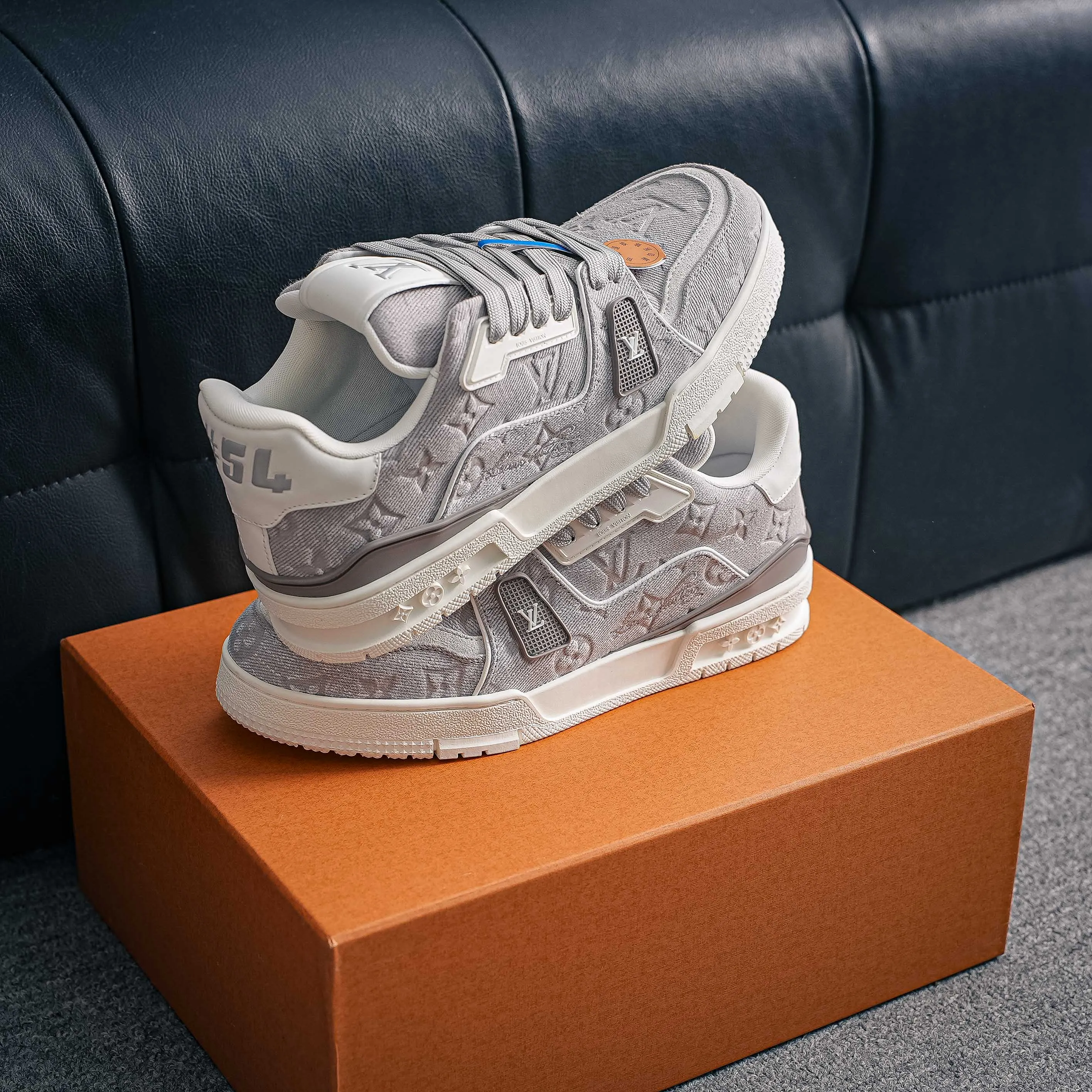 # LV- - trainer 2026 New Arrival 1：1 ！！ Shoes Cowhide Leather ， LOGO ， Breathable ， 。